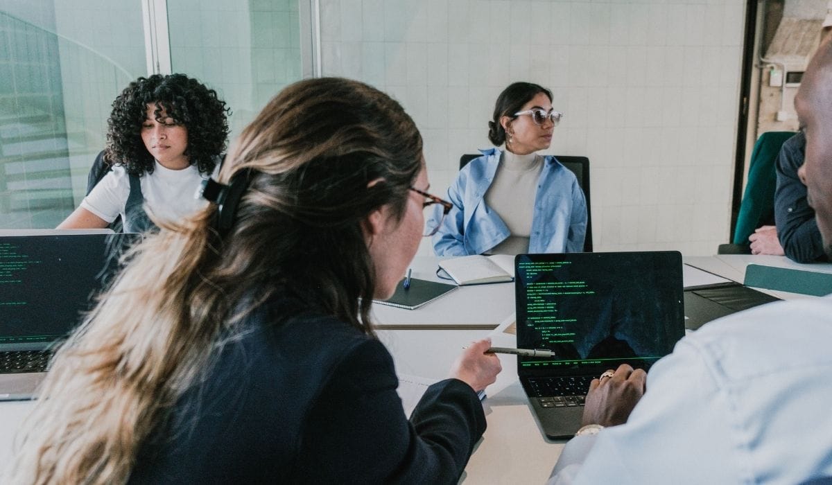 Cómo elegir una plataforma de inteligencia artificial para empresas